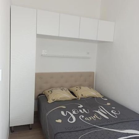 Maison, Rue Calme Dans Village Saint-Mitre-les-Remparts Exterior foto