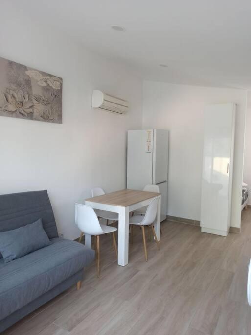 Maison, Rue Calme Dans Village Saint-Mitre-les-Remparts Exterior foto